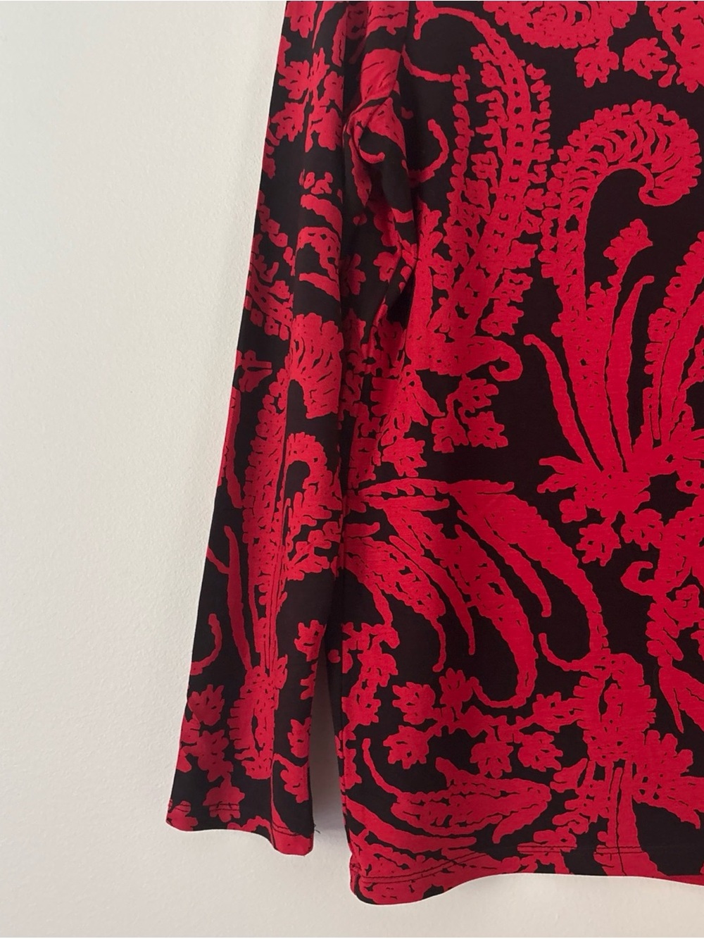 Chico's Red on Black Abstract Floral Crewneck Top - Picture 3 of 5